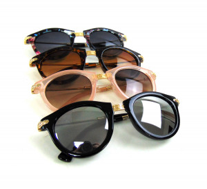 Очки солнцезащитные с металлическими дужками 1 шт.