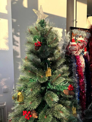 Елка светящаяся с игрушками и звездой 180 см.