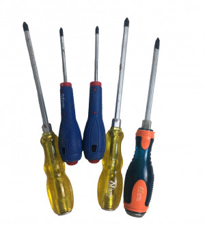 Отвертка крестовая с дефектом 1 шт.