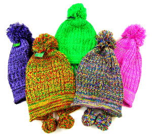 Шапка женская вязанная с бумбоном 1 шт.