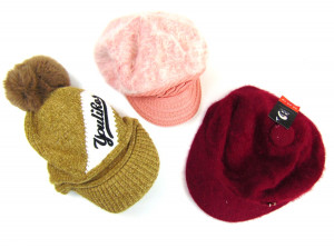 Шапка женская с козырьком в ассортименте 1 шт.