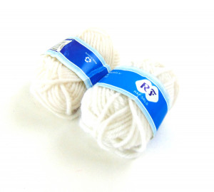 Пряжа белая 12  гр.