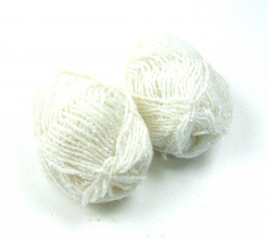 Пряжа белая с люрексом 20 гр.