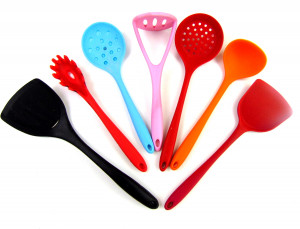 Кухонные инструменты 2 сорт силиконовые в ассортименте 26-34 см.1 шт.