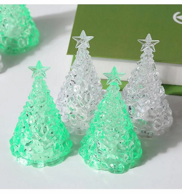 Елка светящаяся 5*6,5 см.1 шт.