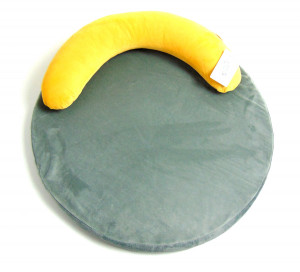 Лежанка для кошек и собак ,подголовник на липучке 580*580*120 мм.