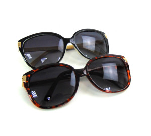 Очки солнцезащитные с металлическими дужками 1 шт.