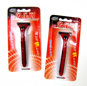 Станок на блисторе 2 лезвии+влажная полоска DORCO 1 шт.