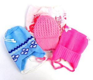 Шапка детская весенняя с завязками в ассортименте 1 шт.